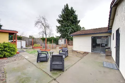 Exterior - 292 Woolner Ct, Fairfield, CA 94533 photo 14 of 17