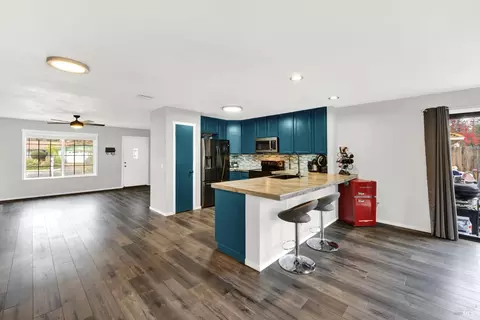 Kitchen - 292 Woolner Ct, Fairfield, CA 94533 photo 2 of 9