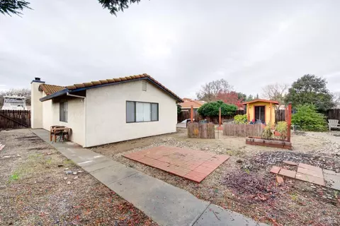 Exterior - 292 Woolner Ct, Fairfield, CA 94533 photo 5 of 17