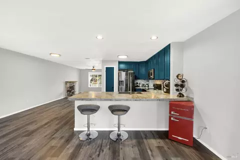 Kitchen - 292 Woolner Ct, Fairfield, CA 94533 photo 3 of 9