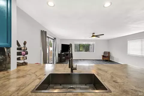 Kitchen - 292 Woolner Ct, Fairfield, CA 94533 photo 9 of 9