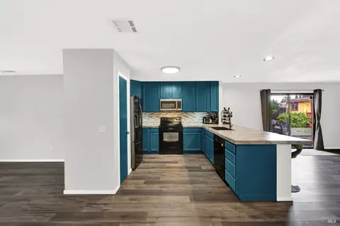 Kitchen - 292 Woolner Ct, Fairfield, CA 94533 photo 1 of 9