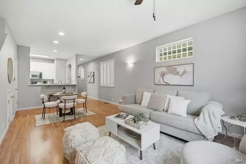 384 Mark West Commons Cir, Santa Rosa, CA 95403