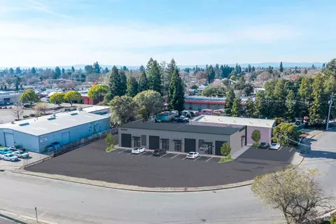 1035 Maxwell Dr, Santa Rosa, CA 95401