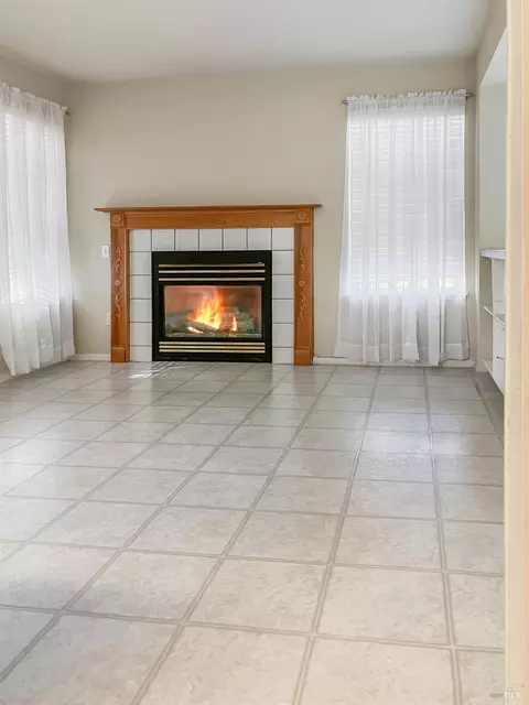 Living - 154 Outrigger Dr, Vallejo, CA 94591 photo 3 of 4
