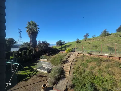 Exterior - 213 Waterview Ter, Vallejo, CA 94591 photo 3 of 8