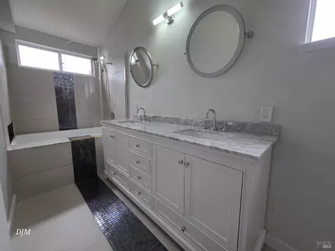 Bath - 213 Waterview Ter, Vallejo, CA 94591 photo 1 of 4