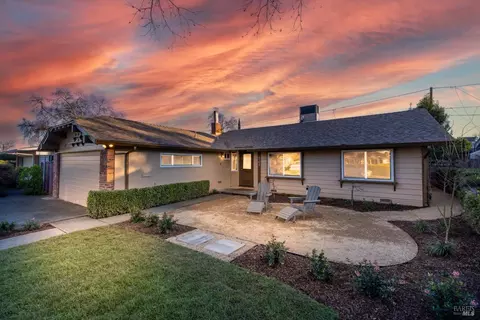 421 Cottonwood St, Vacaville, CA 95688