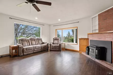 210 Bourbon Ln, Ukiah, CA 95482 photo 12