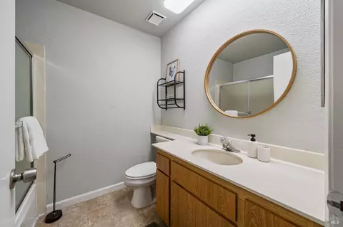Bath - 1740 Stuart Ct, Benicia, CA 94510 photo 4 of 4