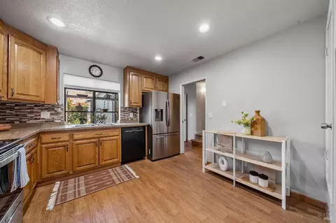 Kitchen - 1740 Stuart Ct, Benicia, CA 94510 photo 3 of 4