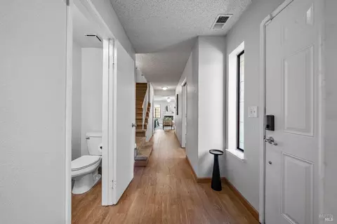 Entry Way - 1740 Stuart Ct, Benicia, CA 94510 photo 2 of 5