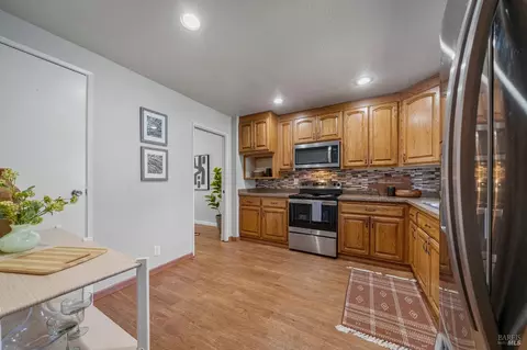 Kitchen - 1740 Stuart Ct, Benicia, CA 94510 photo 2 of 4