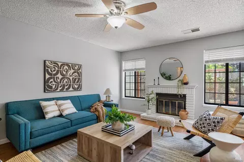 Living - 1740 Stuart Ct, Benicia, CA 94510 photo 3 of 4