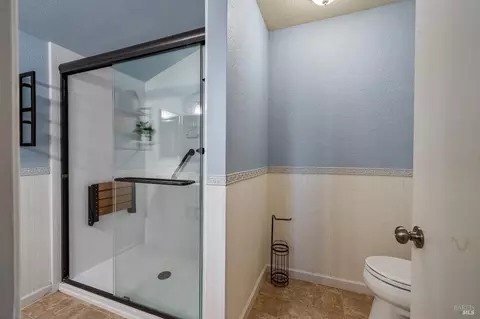 Bath - 1740 Stuart Ct, Benicia, CA 94510 photo 2 of 4