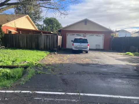 1148 Lance Dr, Santa Rosa, CA 95401