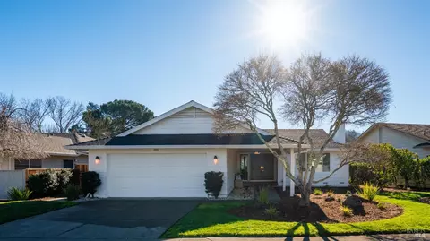 8911 Oakmont Dr, Santa Rosa, CA 95409
