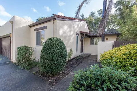 908 Shady Oak Dr, Santa Rosa, CA 95404