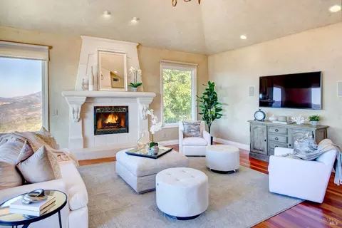 Living - 1340 Crestmont Dr, Angwin, CA 94508 photo 3 of 10