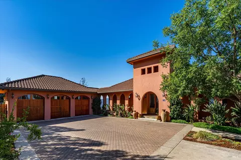 1340 Crestmont Dr, Angwin, CA 94508
