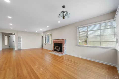 Living - 1 Griggs Ln, Napa, CA 94558 photo 2 of 10