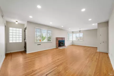 Living - 1 Griggs Ln, Napa, CA 94558 photo 1 of 10