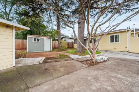 Exterior - 1 Griggs Ln, Napa, CA 94558 photo 8 of 11