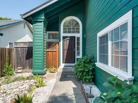 1520 Cabernet Cir, Santa Rosa, CA 95403