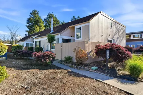 5006 Country Club Dr, Rohnert Park, CA 94928