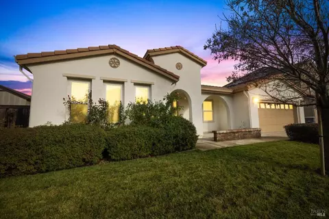 2036 Newcastle Dr, Vacaville, CA 95687