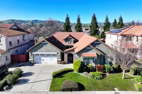 681 Canterbury Cir, Vacaville, CA 95687