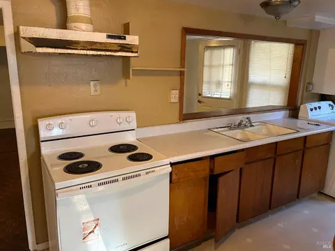 Kitchen - 1115 Solano Ave, Vallejo, CA 94590 photo 6 of 7