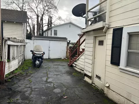 Exterior - 1115 Solano Ave, Vallejo, CA 94590 photo 4 of 9