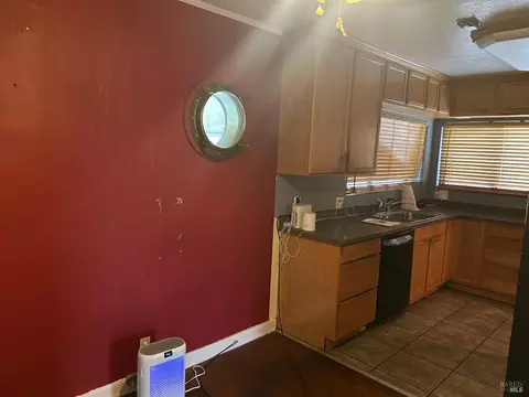 Kitchen - 1115 Solano Ave, Vallejo, CA 94590 photo 3 of 7