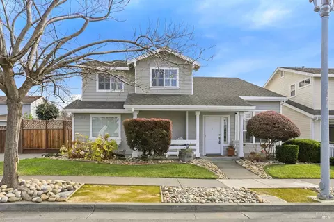 1858 Lexington St, Petaluma, CA 94954