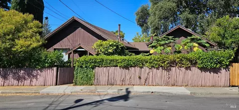 523 Center St, Healdsburg, CA 95448