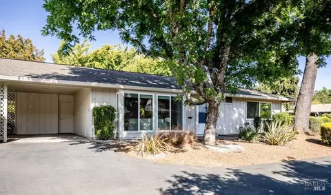 4 Valley Green St, Santa Rosa, CA 95409