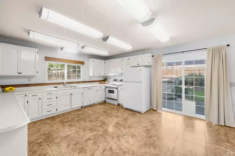 1012 Sparrow Ln, Fairfield, CA 94533 photo 10
