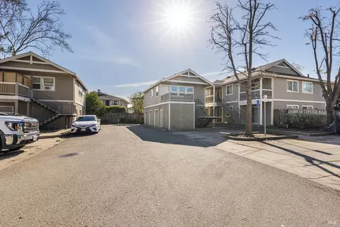 2131 Naomi Pl, Santa Rosa, CA 95403