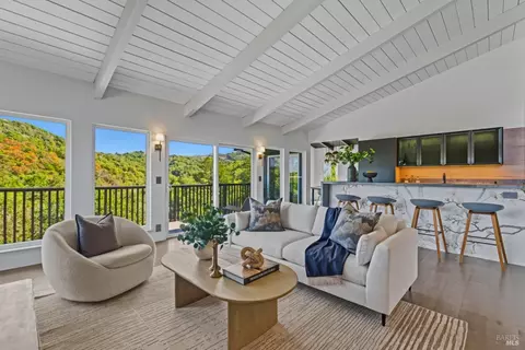 80 Pinto Ln, Novato, CA 94947