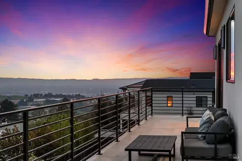 2156 Wedgewood Way, Santa Rosa, CA 95404