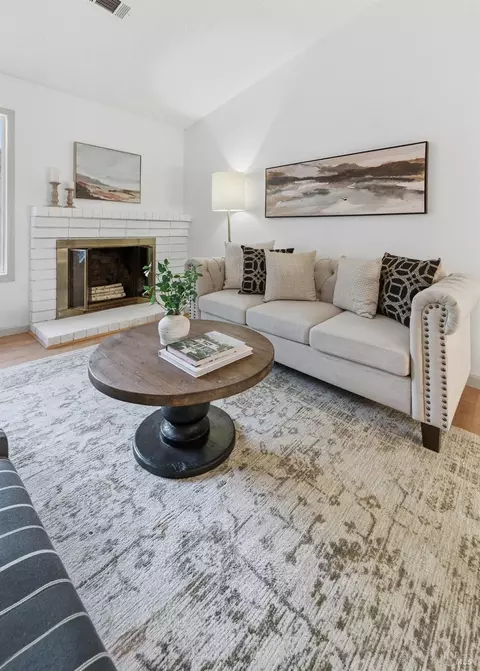Living - 200 Evelyn Cir, Vallejo, CA 94589 photo 4 of 5