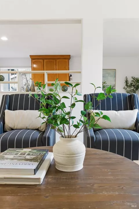 Living - 200 Evelyn Cir, Vallejo, CA 94589 photo 5 of 5