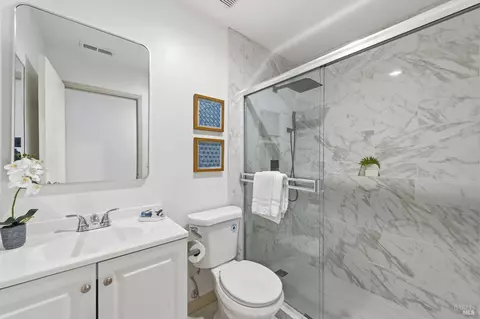 Bath - 200 Evelyn Cir, Vallejo, CA 94589 photo 3 of 3