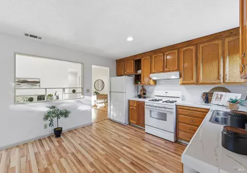 Kitchen - 200 Evelyn Cir, Vallejo, CA 94589 photo 1 of 2