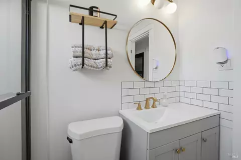 Bath - 823 Shell Ave, Martinez, CA 94553 photo 2 of 2