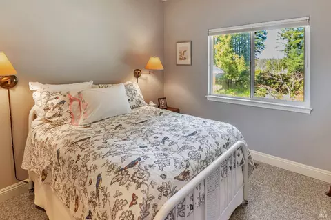 Bedroom - 14375 Occidental Rd, Sebastopol, CA 95472 photo 4 of 7