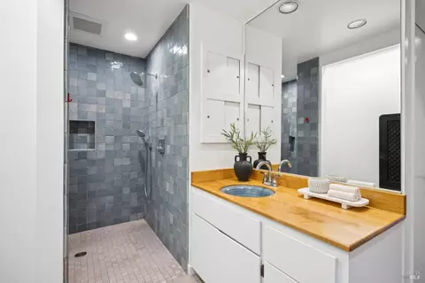 Bath - 23 Monte Cimas Ave, Mill Valley, CA 94941 photo 4 of 5