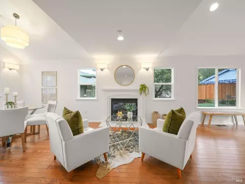 15 Cherry Hill Ln, Novato, CA 94945