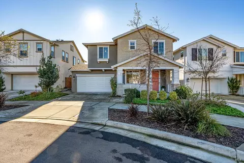 2560 Red Willow Dr, Santa Rosa, CA 95403